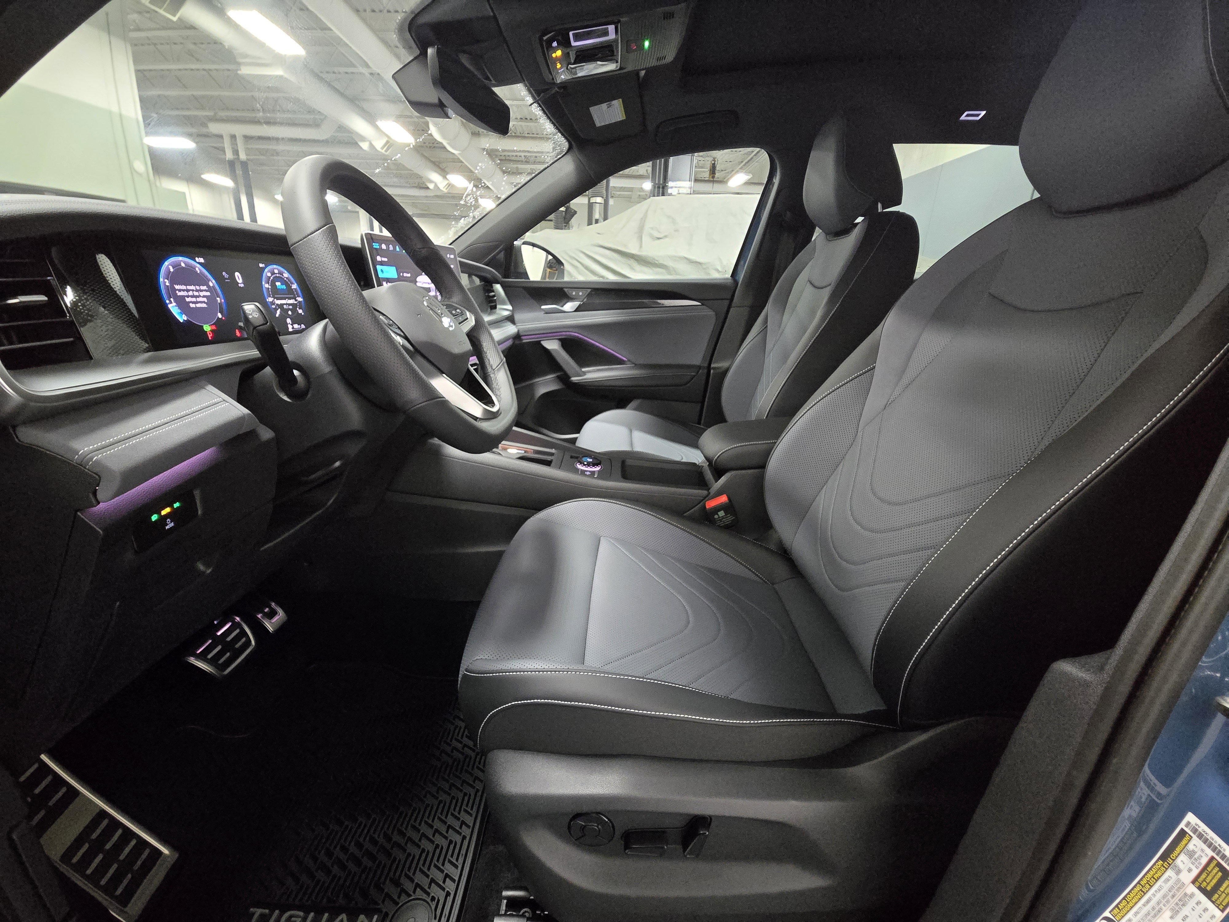 New 2025 Volkswagen Tiguan SE R-Line image 3