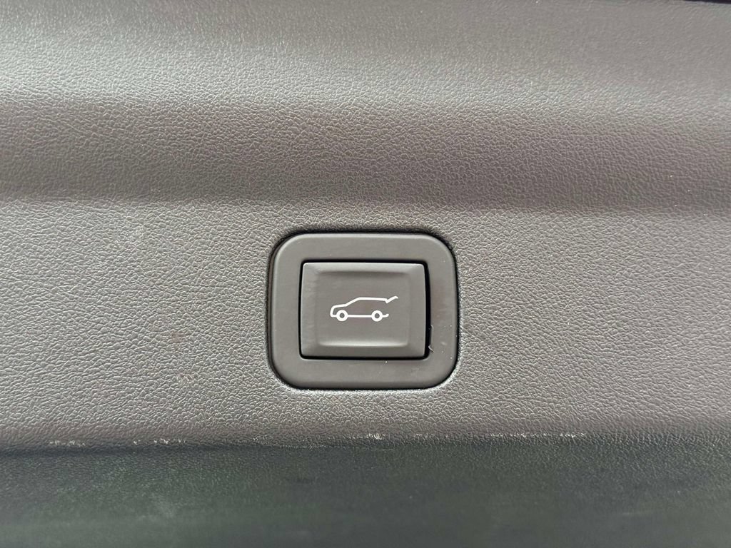 Used 2025 Cadillac Escalade IQ Luxury 2 w/ LPO, Premium Carpet Package AWD/4WD image 18