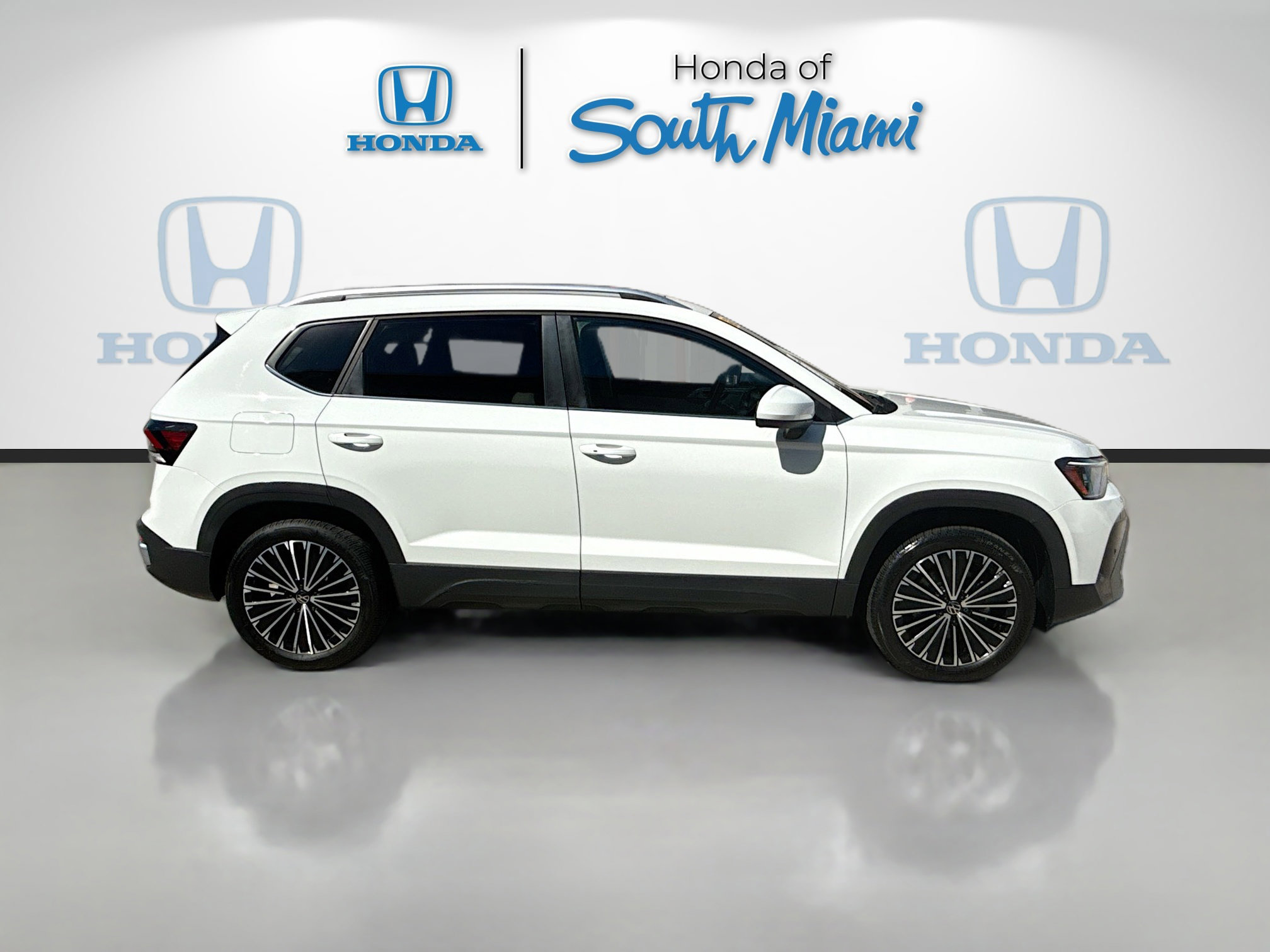 Used 2025 Volkswagen Taos SE image 8