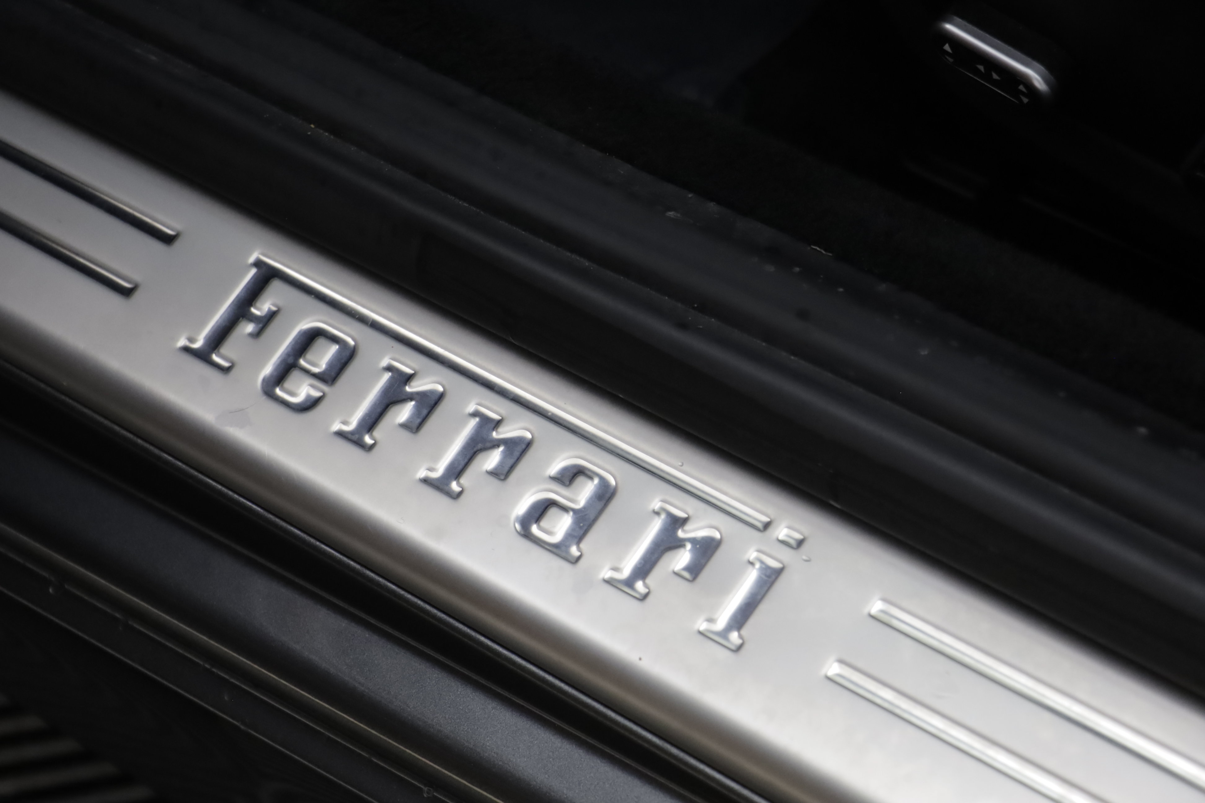 Used 2017 Ferrari California T RWD image 9