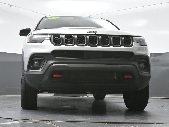 Used 2025 Jeep Compass Trailhawk AWD/4WD image 53