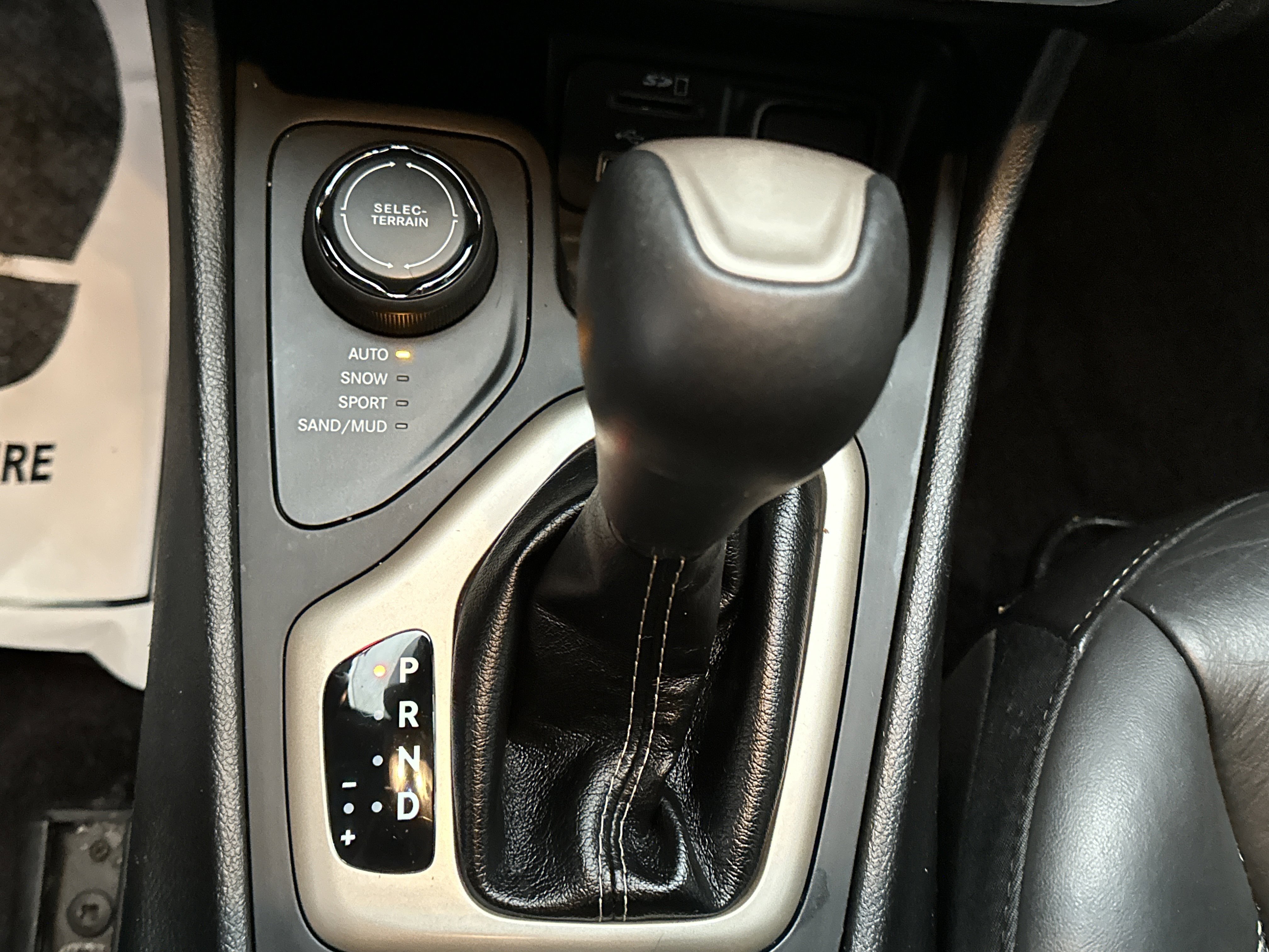 Used 2018 Jeep Cherokee Limited image 33