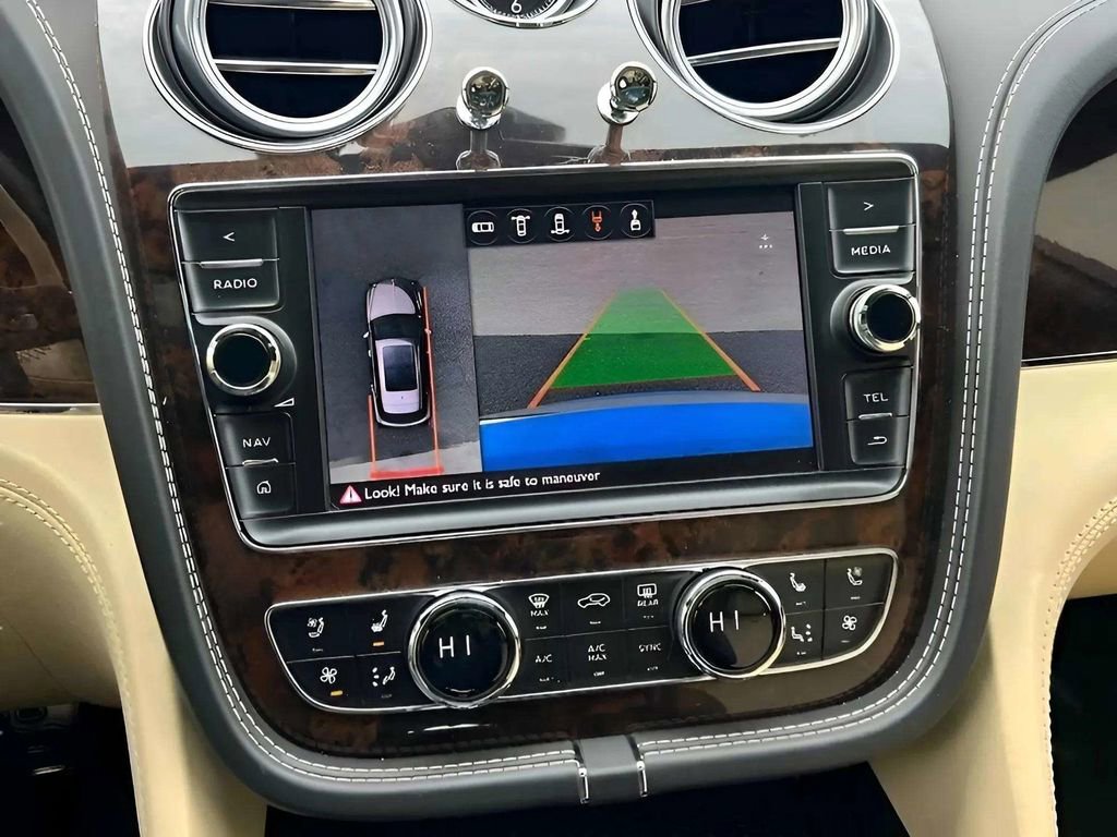 Used 2017 Bentley Bentayga image 29
