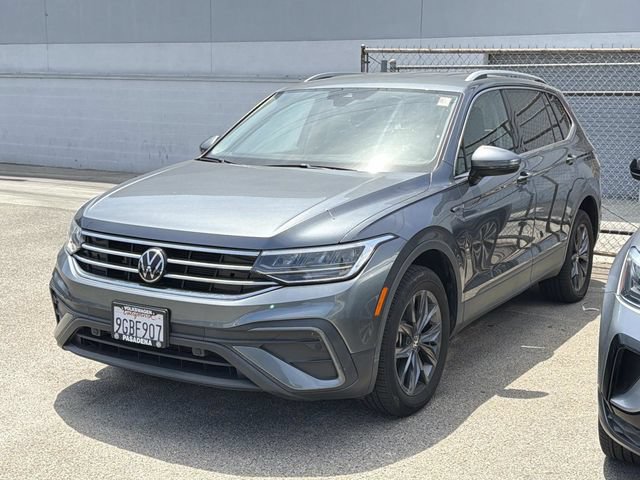 Used 2023 Volkswagen Tiguan SE FWD image 1
