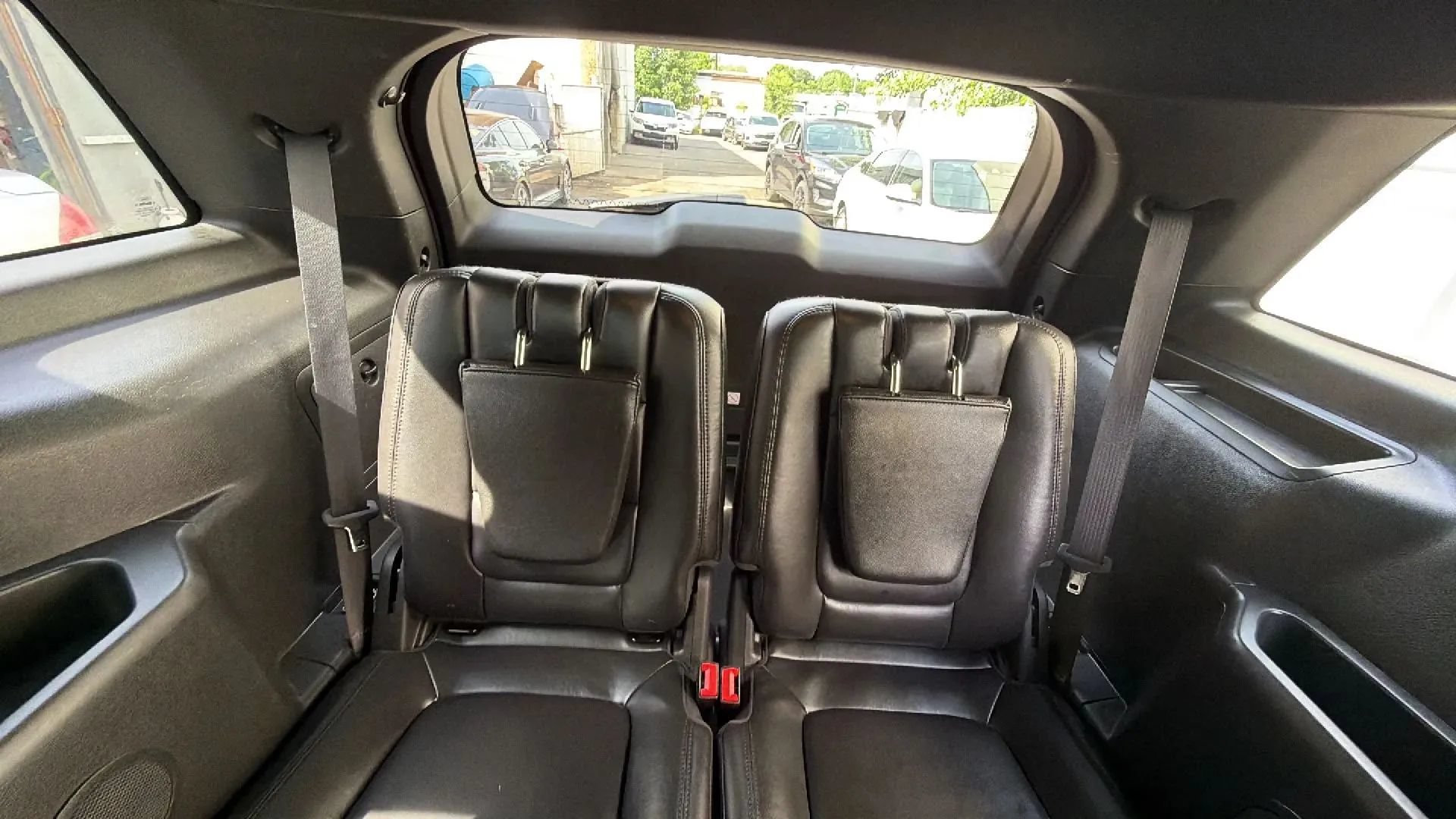 Used 2014 Ford Explorer XLT w/ Equipment Group 202A AWD/4WD image 29