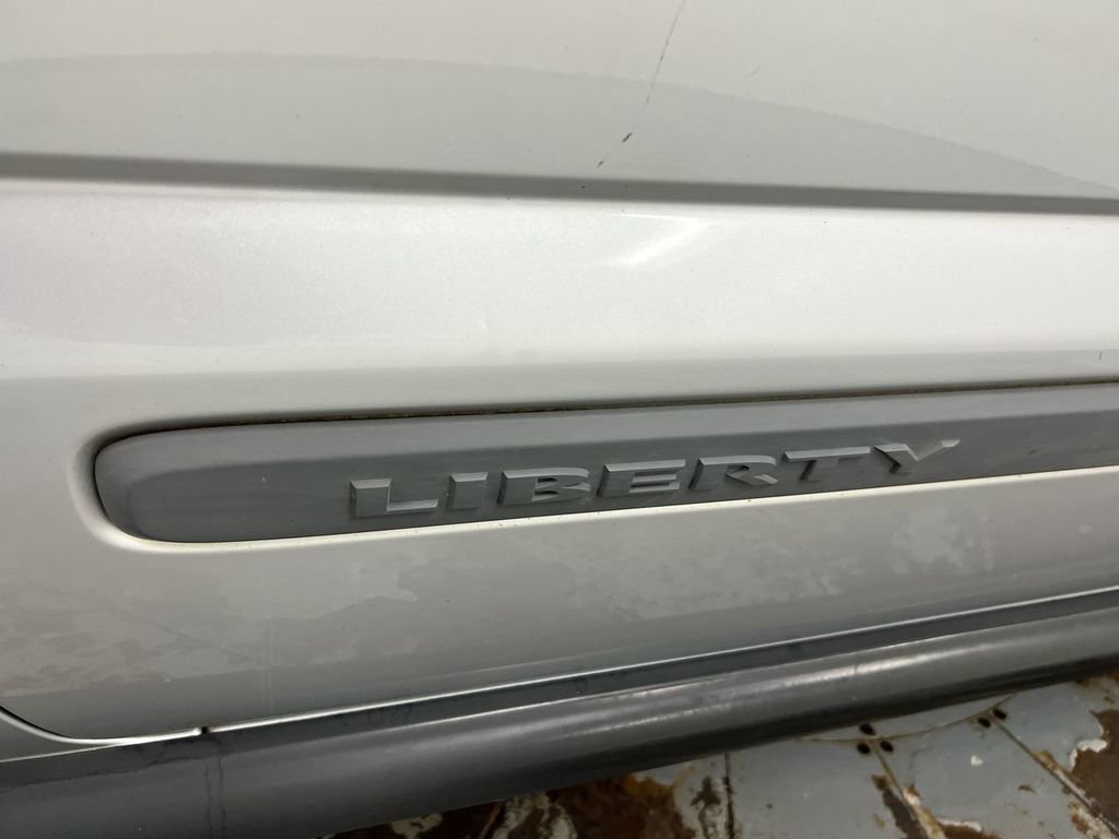 Used 2005 Jeep Liberty Sport AWD/4WD image 22