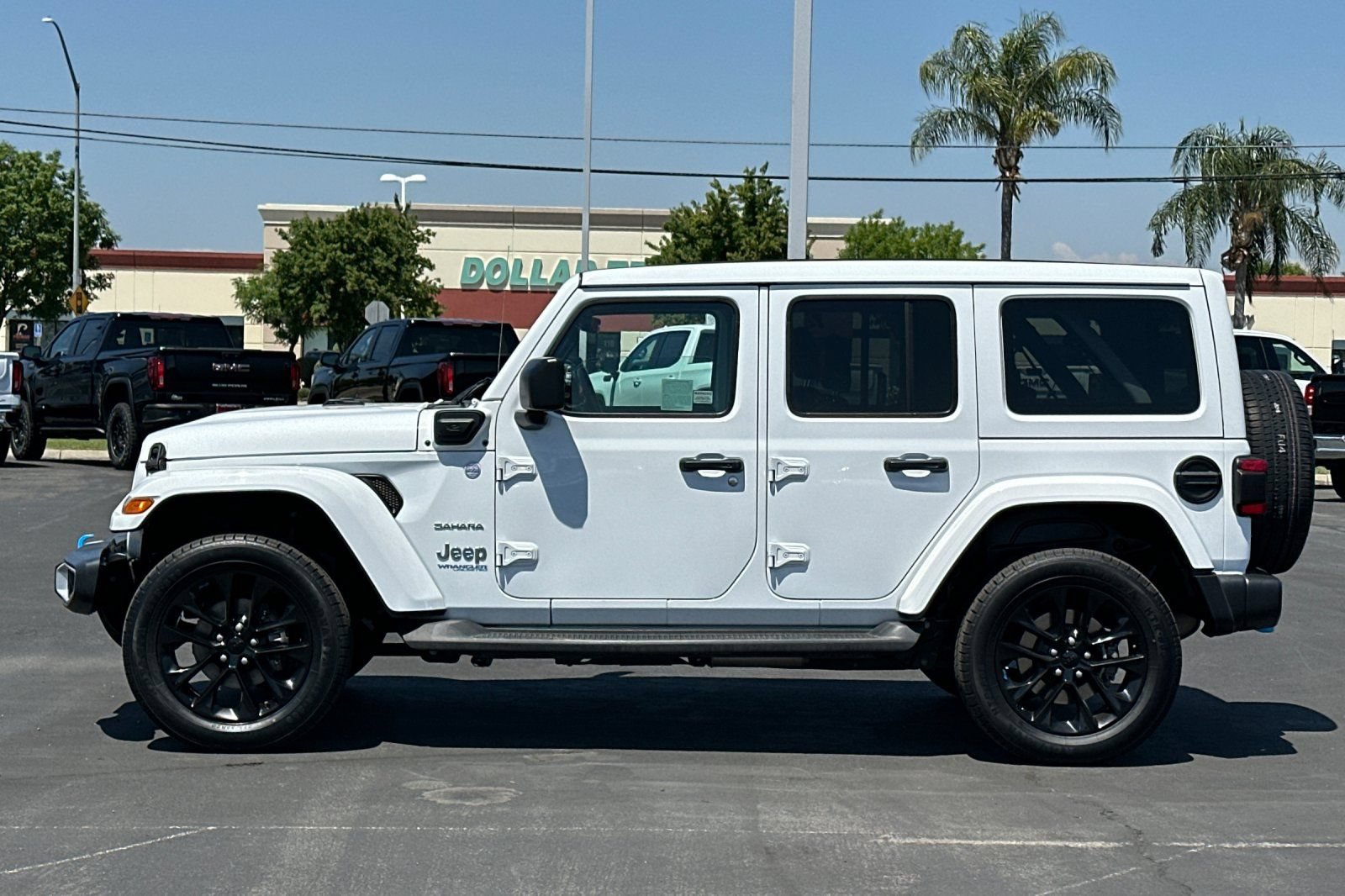 Used 2022 Jeep Wrangler Unlimited Sahara w/ Safety Group AWD/4WD image 8