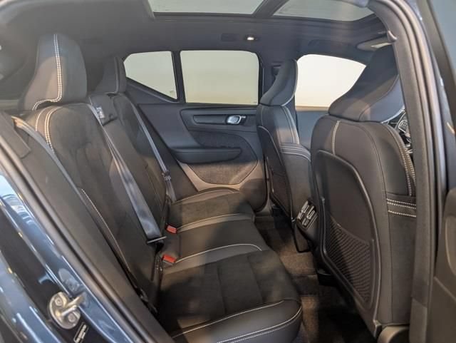New 2026 Volvo XC40 B5 Ultra w/ Protection Package Premier AWD/4WD image 25