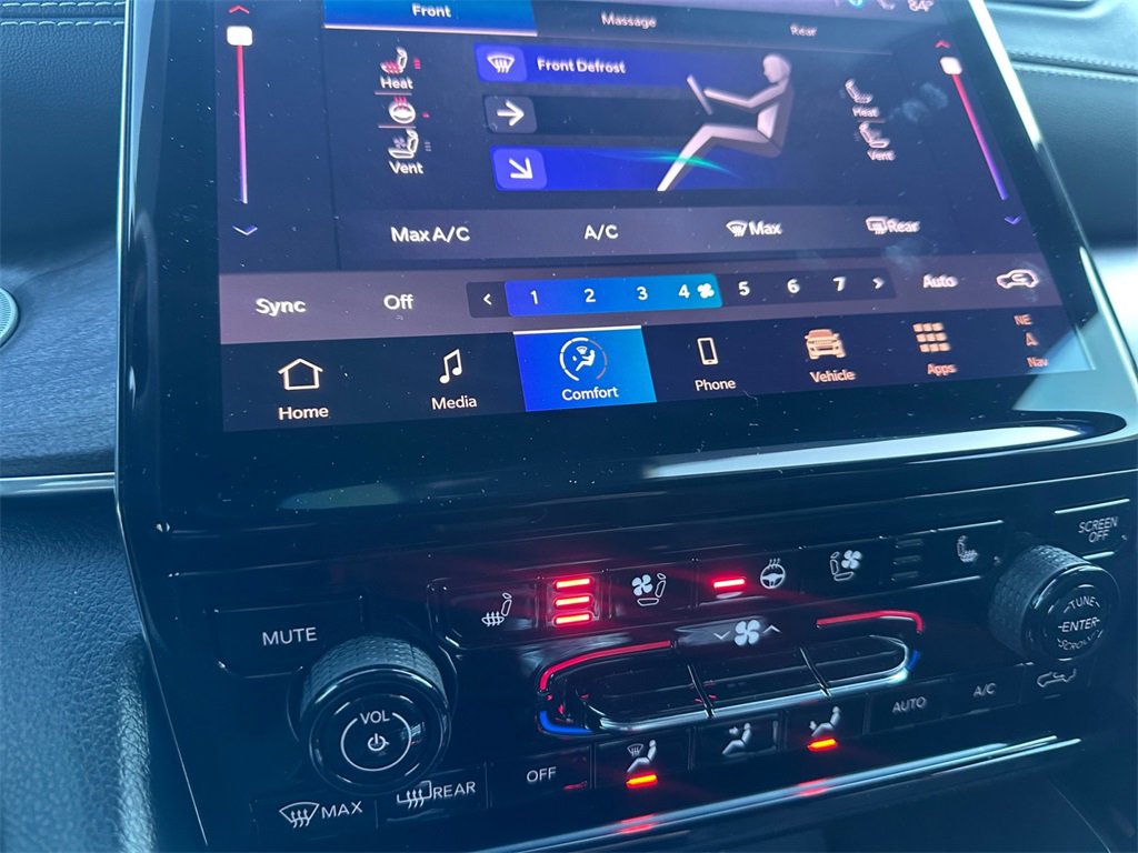 Used 2025 Jeep Grand Cherokee L Overland w/ Advanced Protech Group III image 24