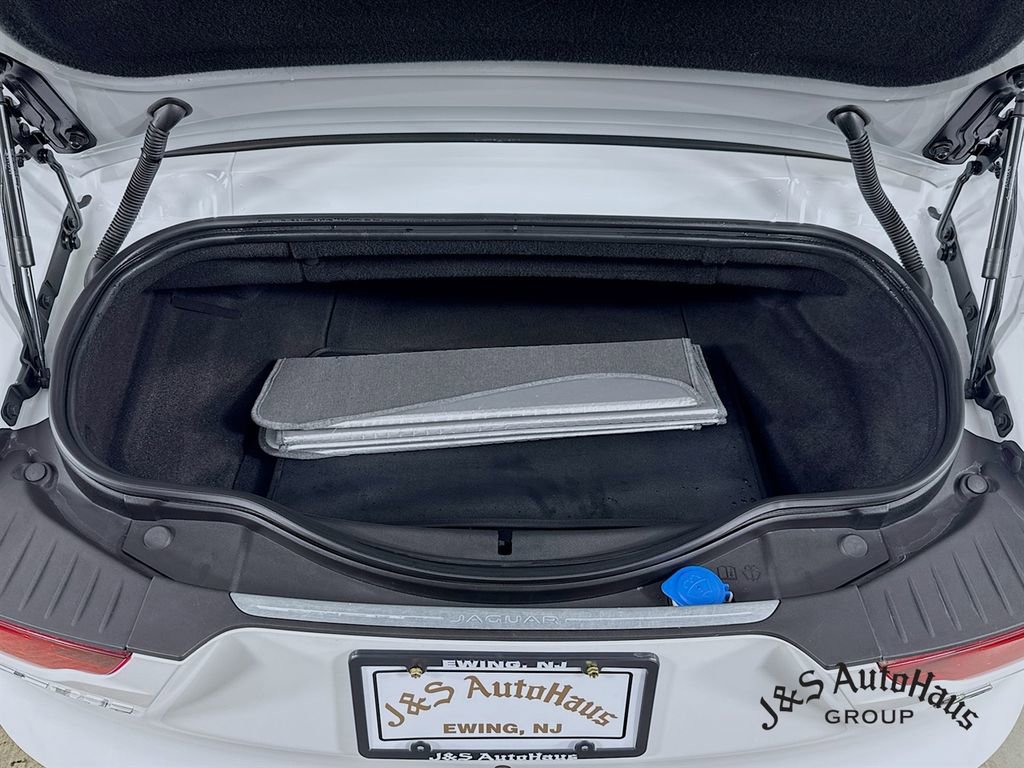 Used 2022 Jaguar F-TYPE R image 33