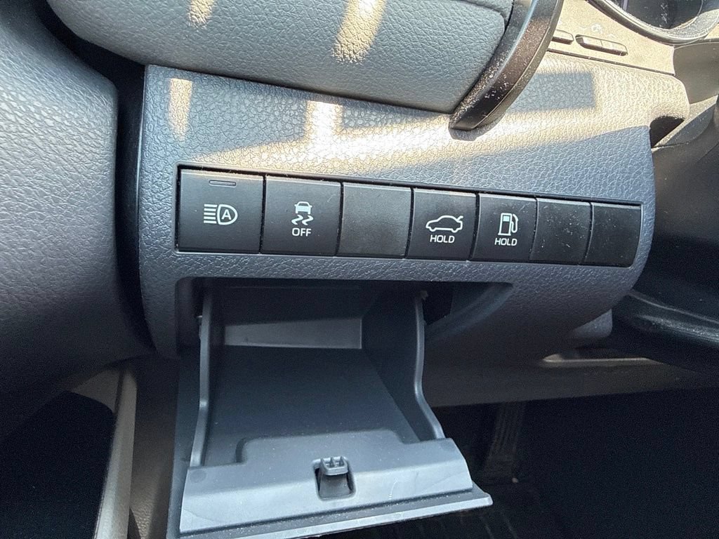 Used 2019 Toyota Camry LE w/ Convenience Package FWD image 16