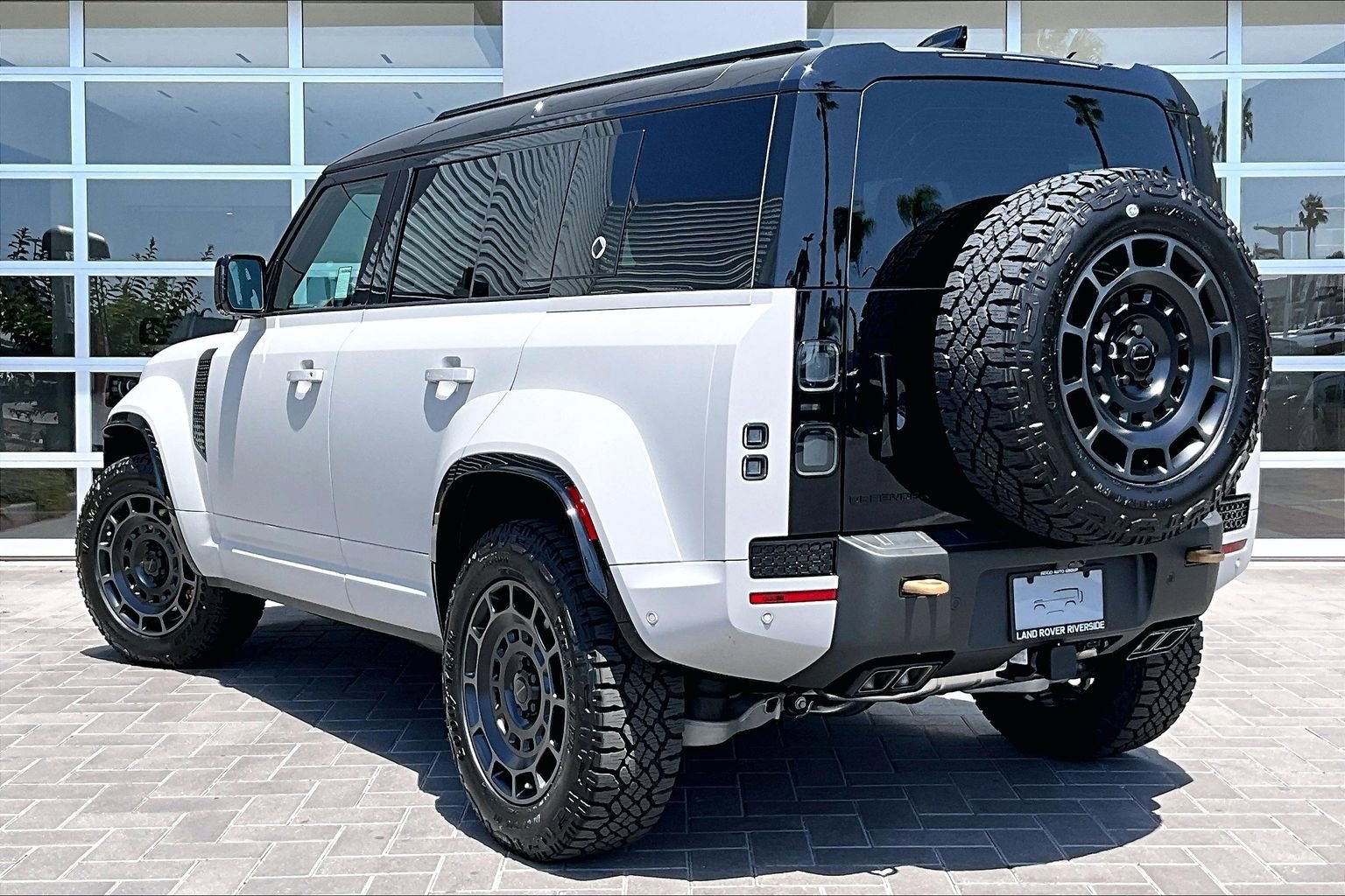 New 2026 Land Rover Defender 110 OCTA AWD/4WD image 3