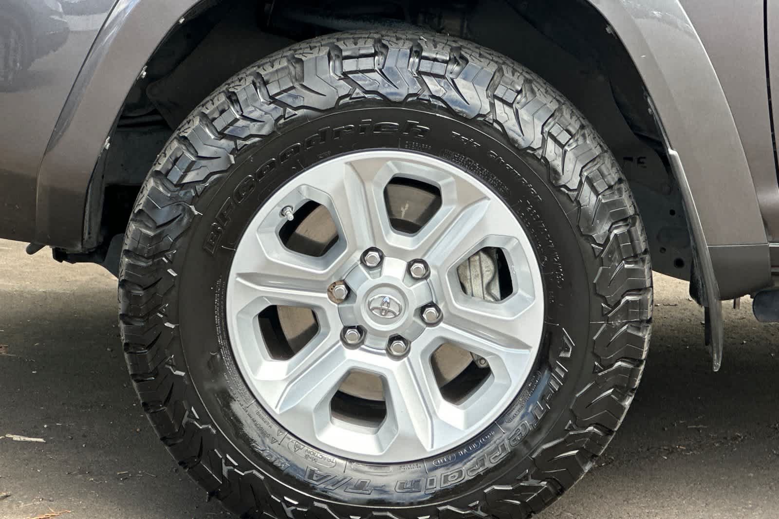 Used 2021 Toyota 4Runner SR5 Premium w/ Moonroof Package AWD/4WD image 27