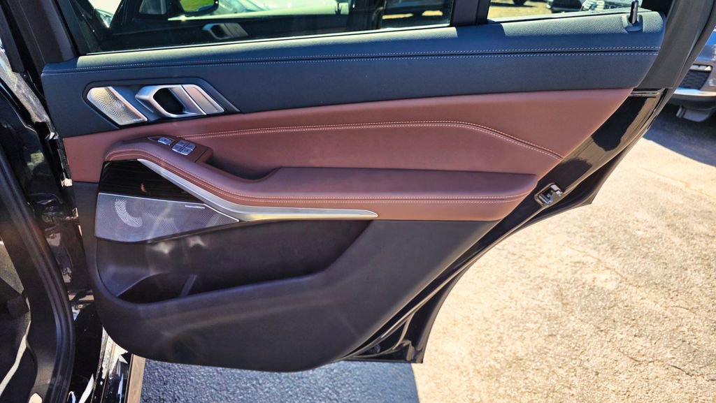 Used 2021 BMW X7 M50i w/ Dynamic Handling Package image 49