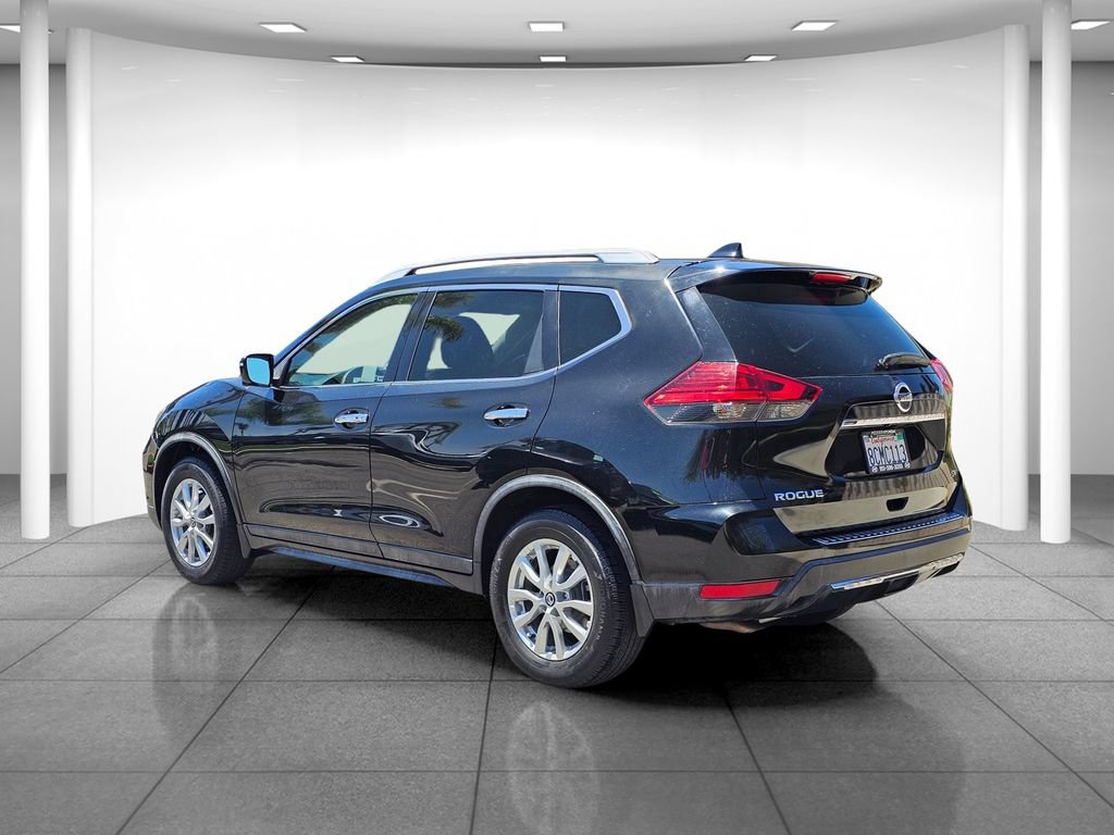Used 2017 Nissan Rogue SV w/ SV Premium Package FWD image 4