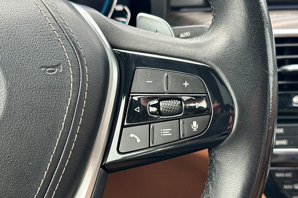 Used 2023 BMW 530e w/ Convenience Package image 27