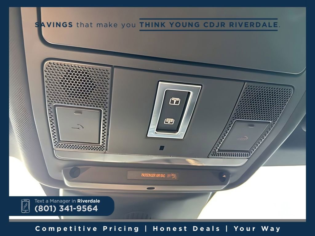 Used 2020 Land Rover Range Rover Evoque SE image 38