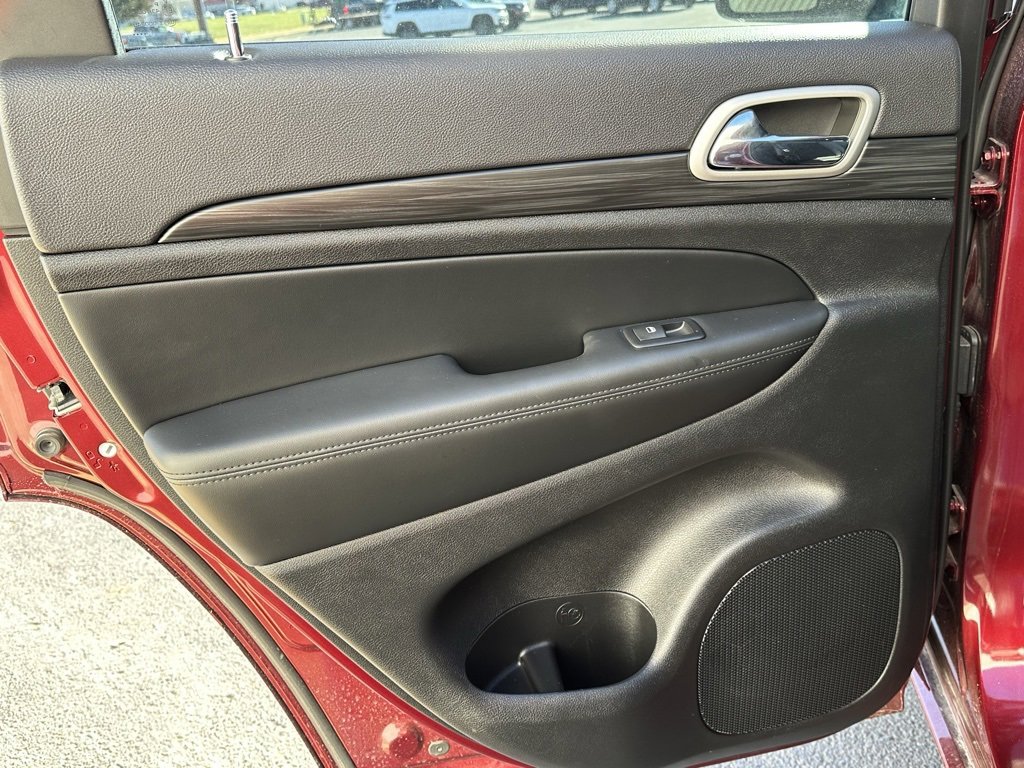 Used 2022 Jeep Grand Cherokee Laredo X image 13