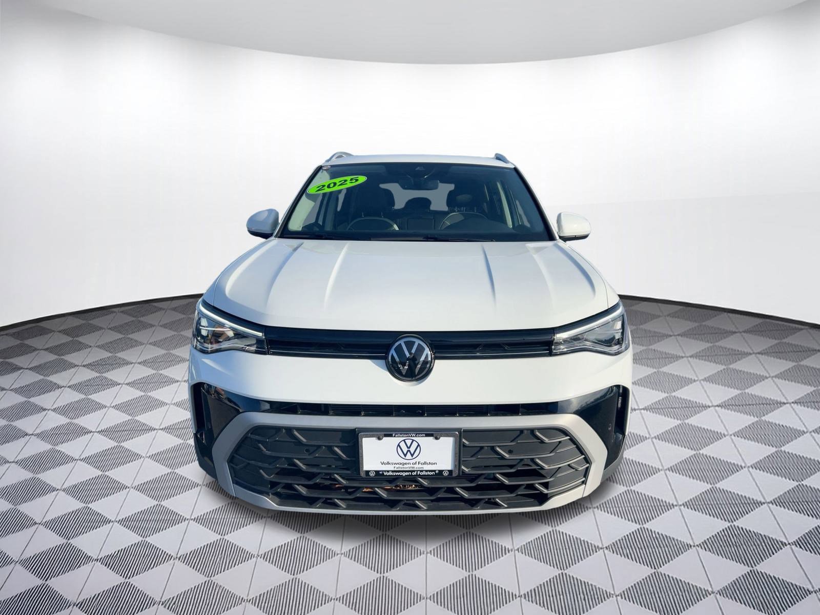 Certified 2025 Volkswagen Taos SE w/ Panoramic Sunroof Package AWD/4WD image 5