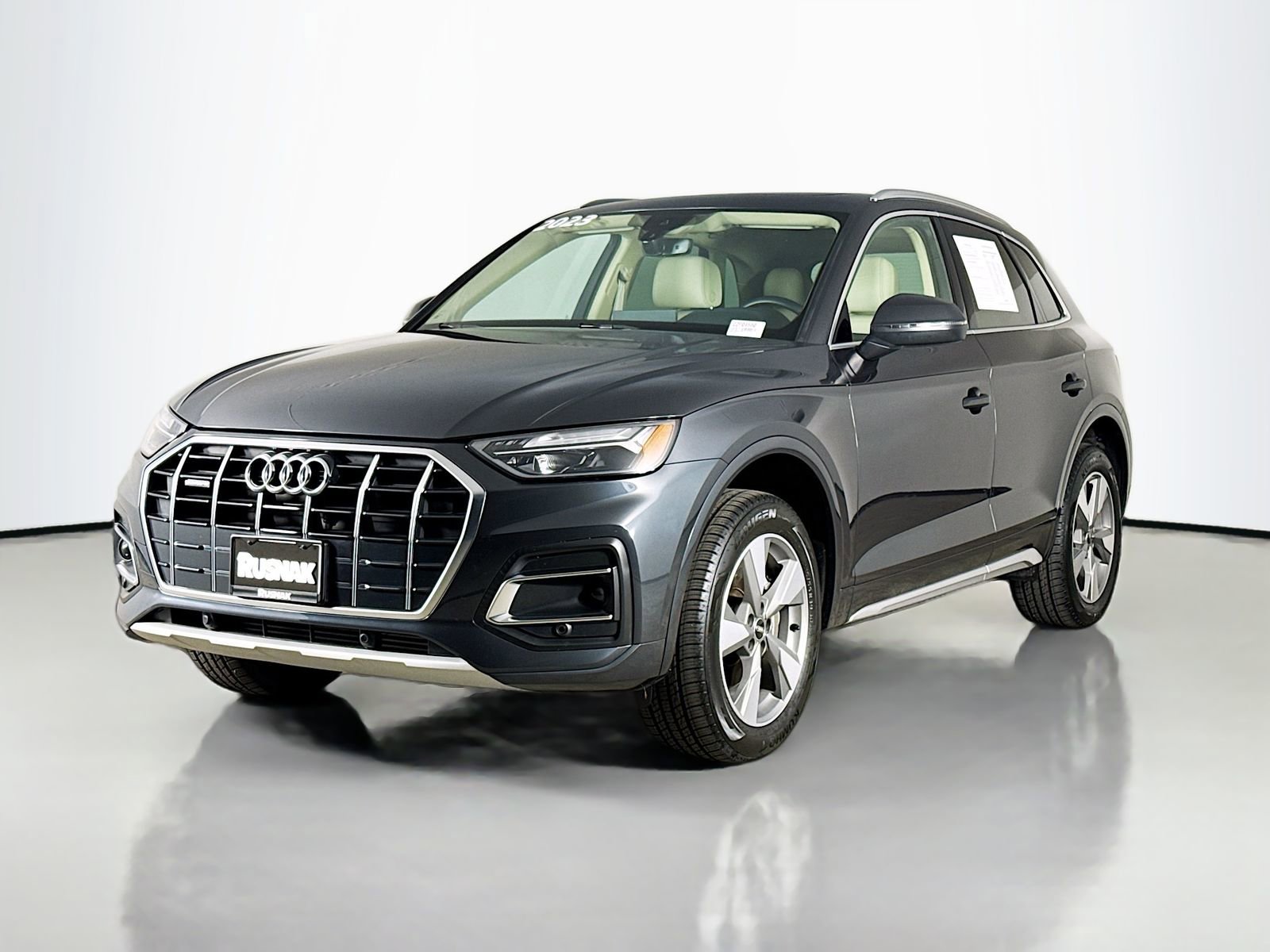 Used 2023 Audi Q5 2.0T Premium w/ Convenience Package image 3