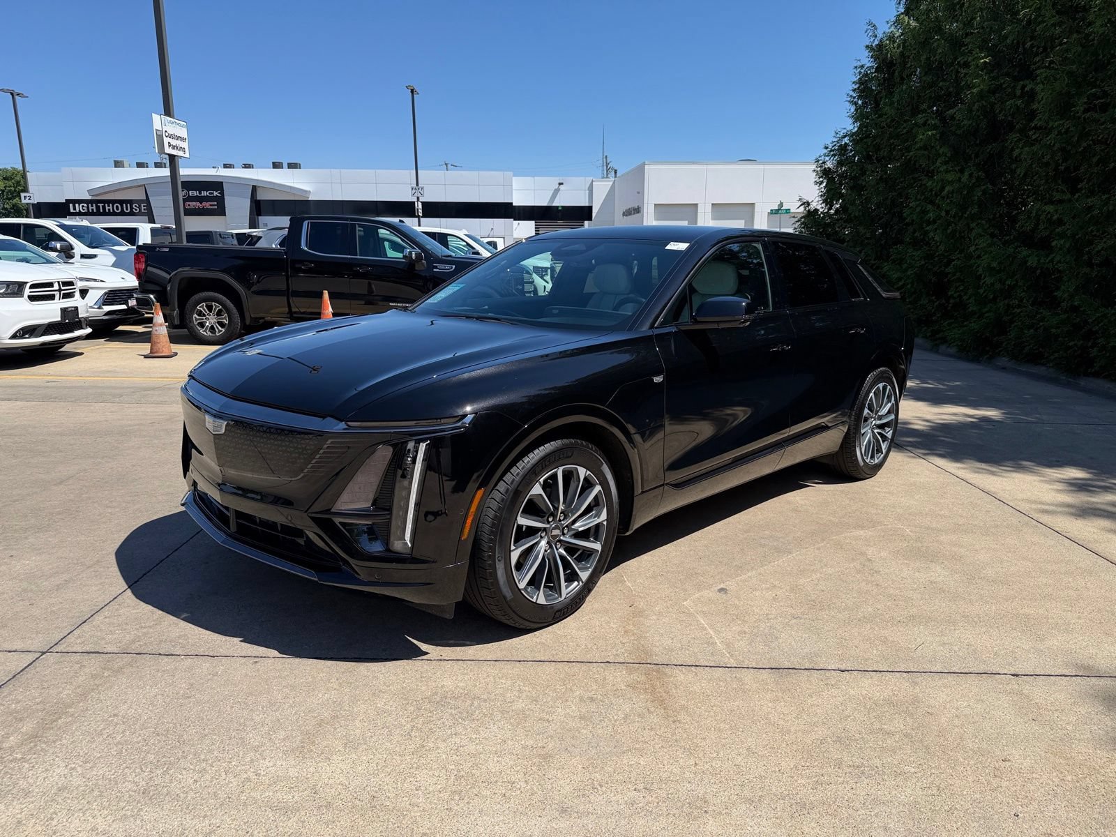Used 2024 Cadillac Lyriq Sport AWD/4WD image 7