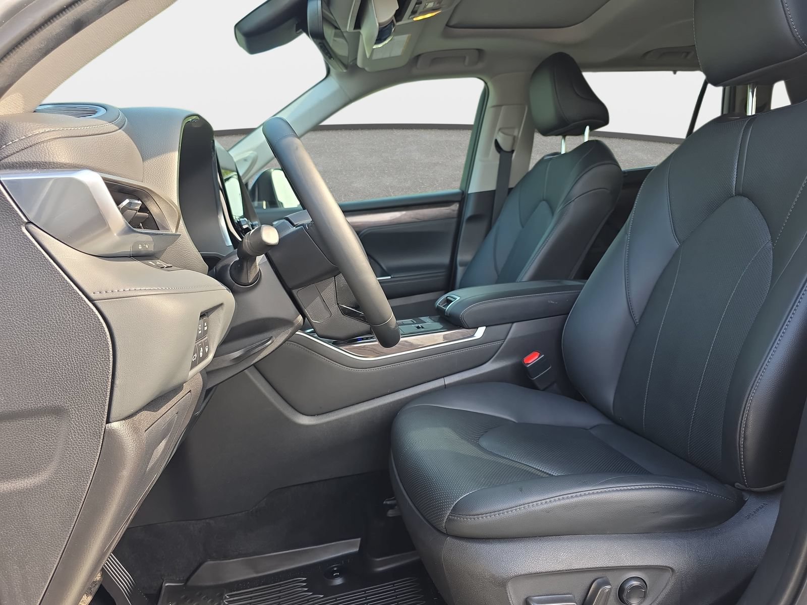 Used 2021 Toyota Highlander Limited FWD image 16