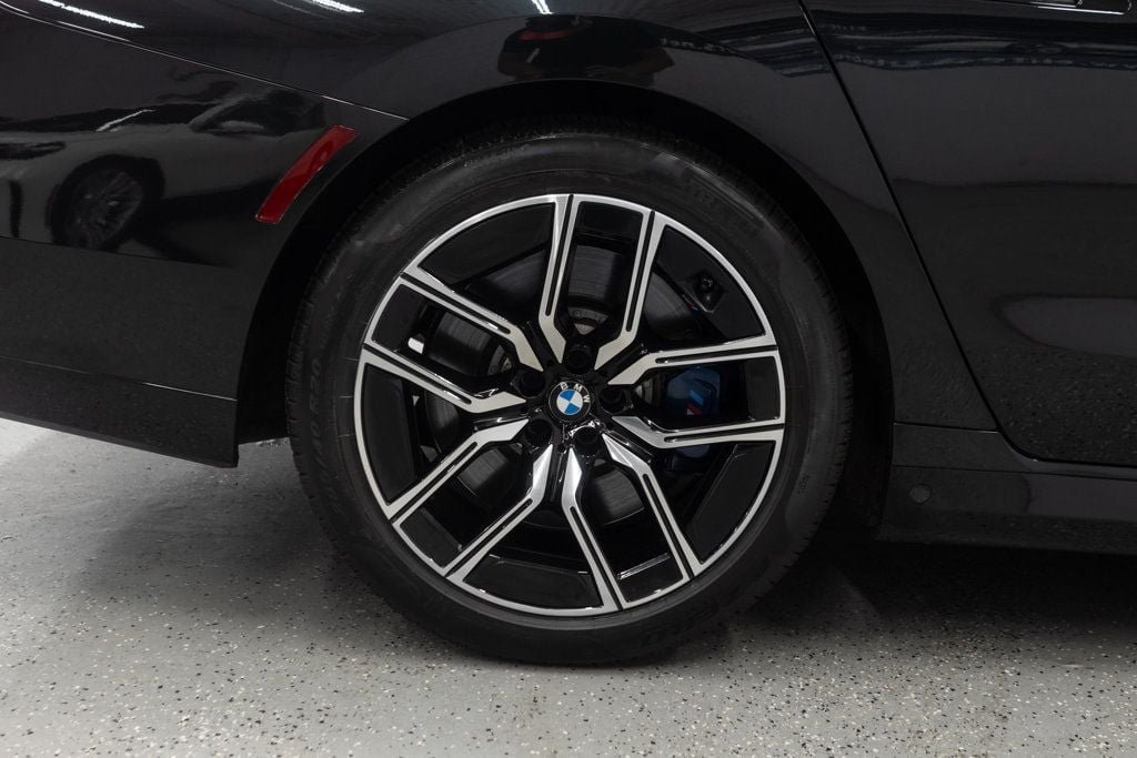 Used 2023 BMW 760i xDrive w/ Executive Package AWD/4WD image 47