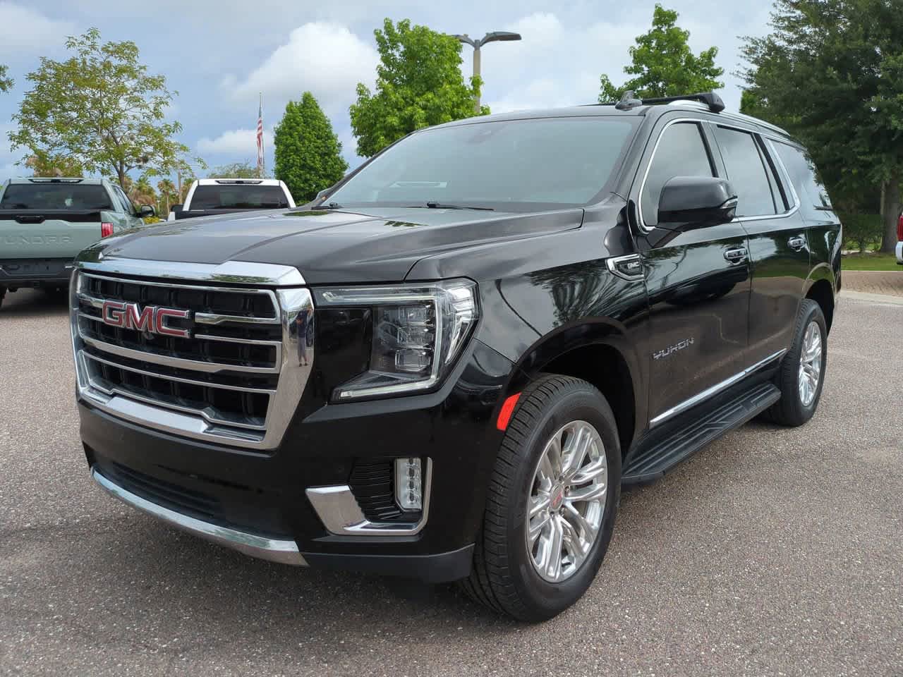 Used 2021 GMC Yukon SLT w/ SLT Premium Package AWD/4WD image 4