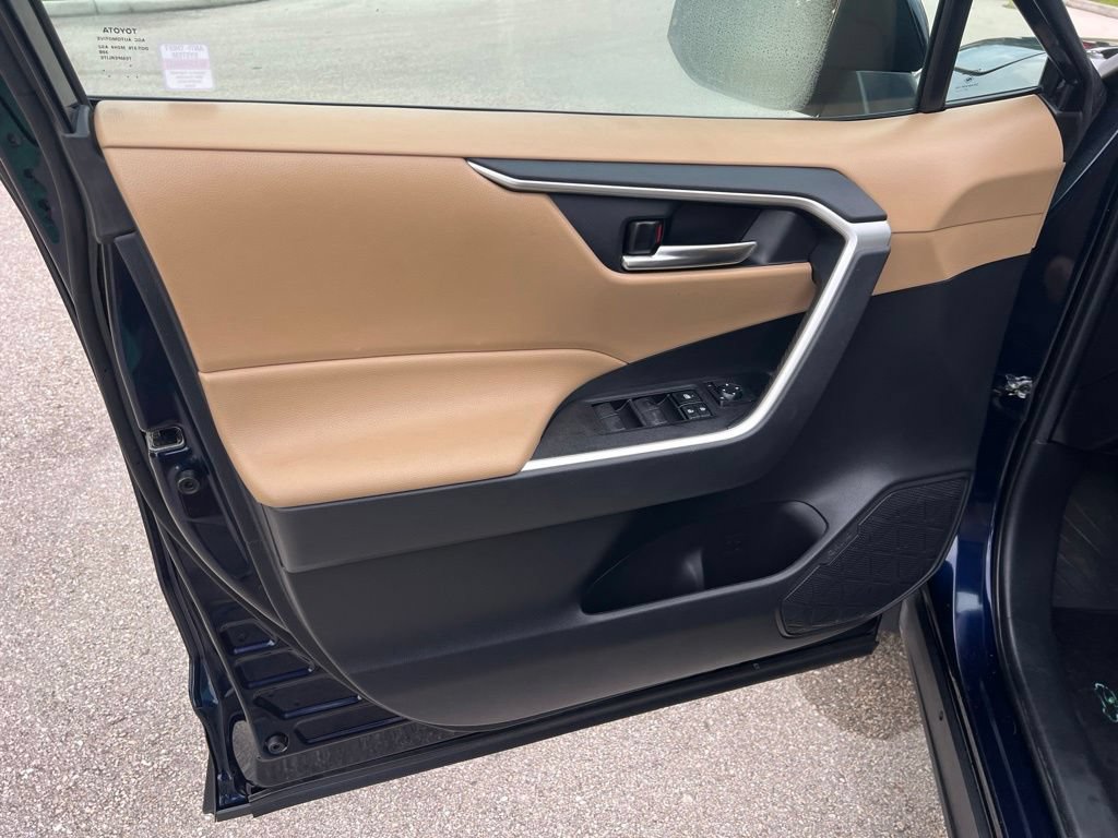 Used 2021 Toyota RAV4 XLE w/ Convenience Package FWD image 37