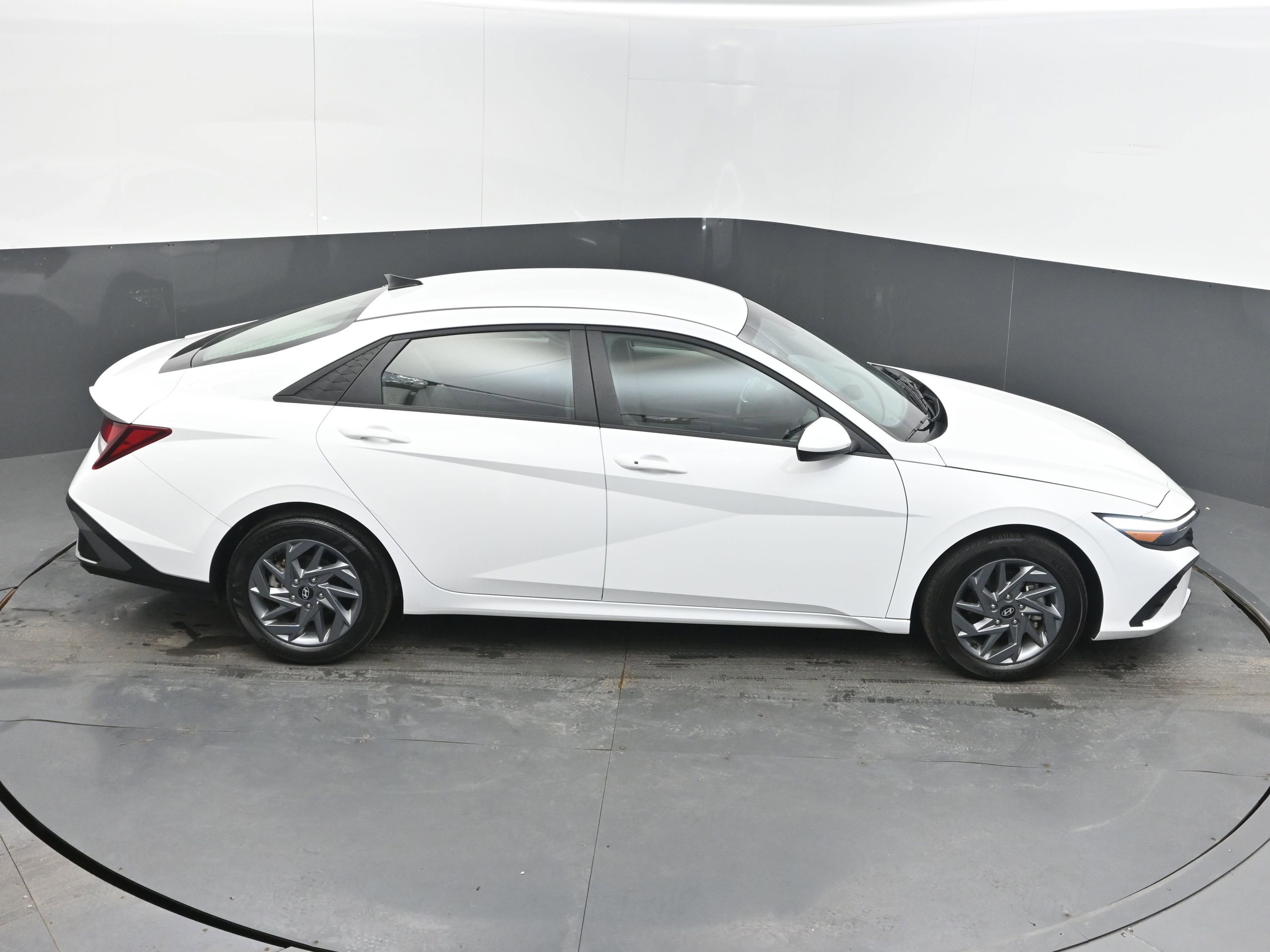 Used 2024 Hyundai Elantra SEL image 50