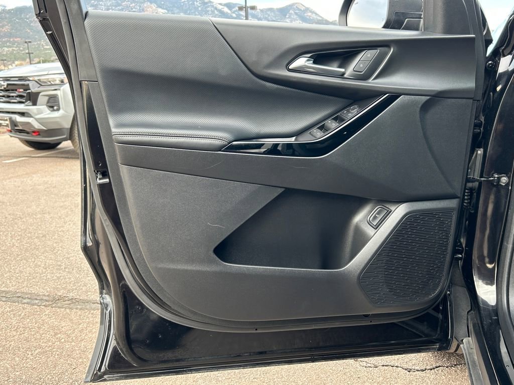 Used 2025 Chevrolet Equinox LT w/ Convenience Package II image 31