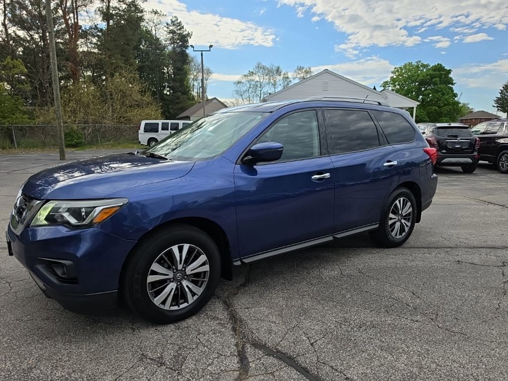 Used 2017 Nissan Pathfinder SV AWD/4WD image 3