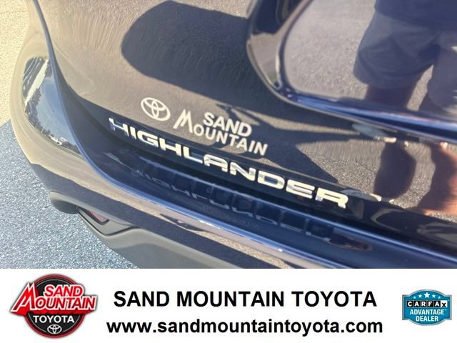 Used 2023 Toyota Highlander LE AWD/4WD image 10