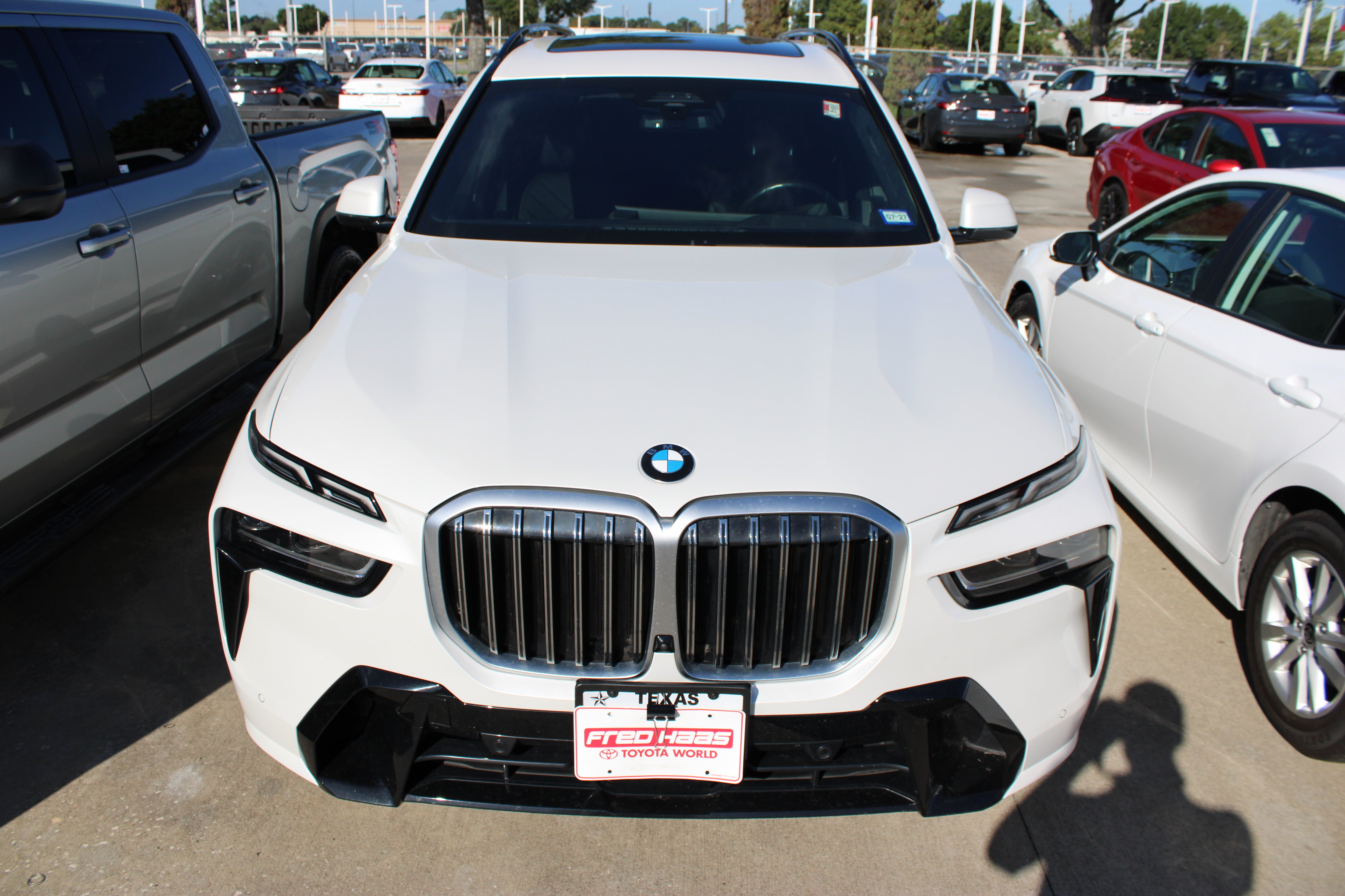 Used 2024 BMW X7 xDrive40i w/ M Sport Package AWD/4WD image 4