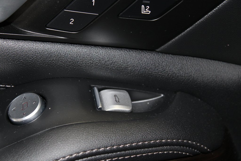 Used 2024 BMW X7 xDrive40i w/ M Sport Package image 11