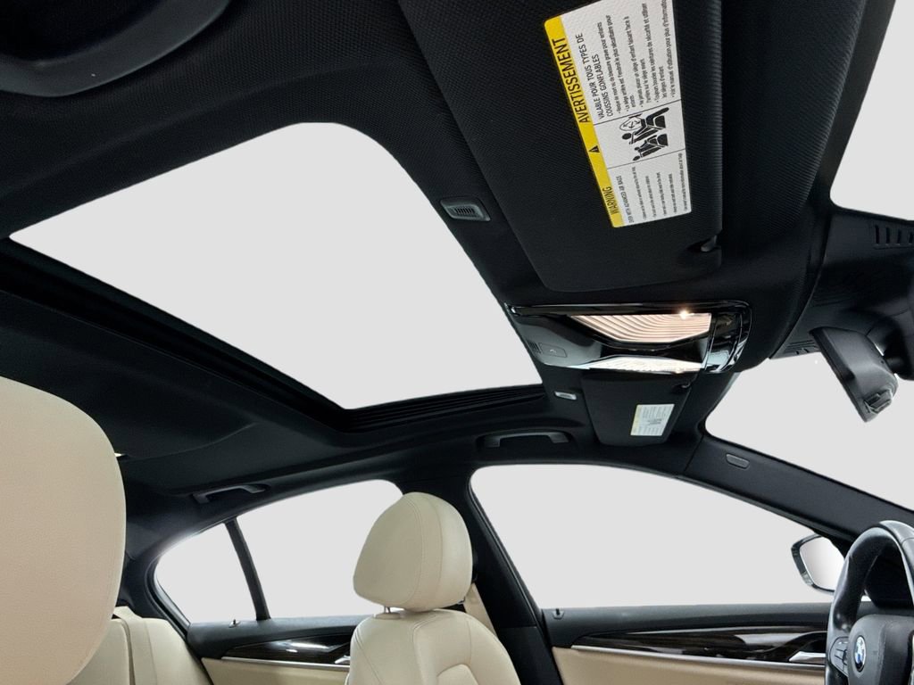 Used 2019 BMW 530e w/ Convenience Package image 17