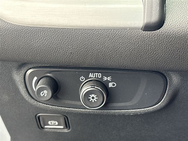 Used 2024 GMC Terrain SLE w/ Driver Convenience Package FWD image 17