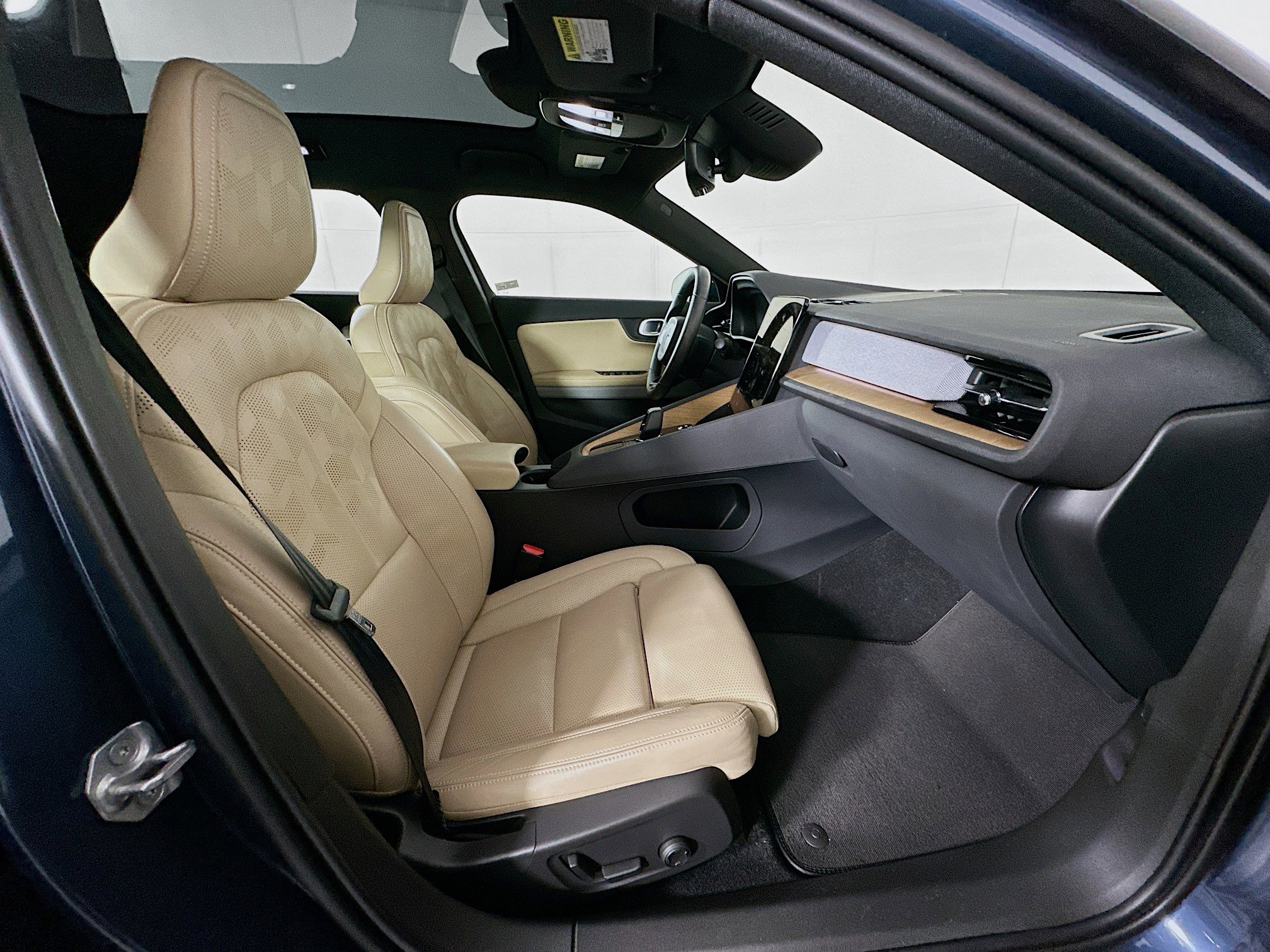 Used 2022 Polestar Polestar 2 w/ Plus Package image 31