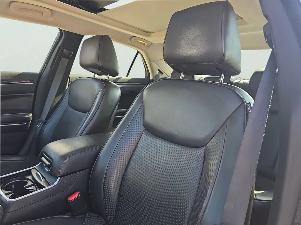 Used 2020 Chrysler 300 Limited RWD image 9