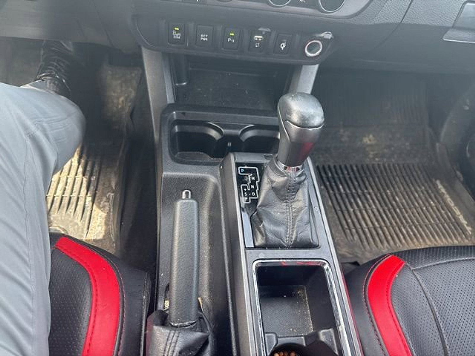 Used 2017 Toyota Tacoma TRD Sport image 19