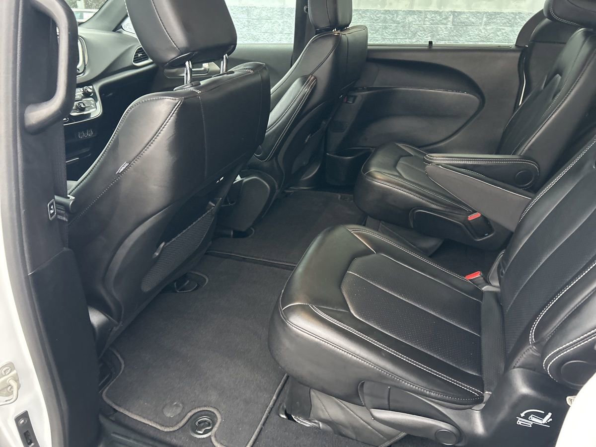 Used 2025 Chrysler Pacifica Select FWD image 29