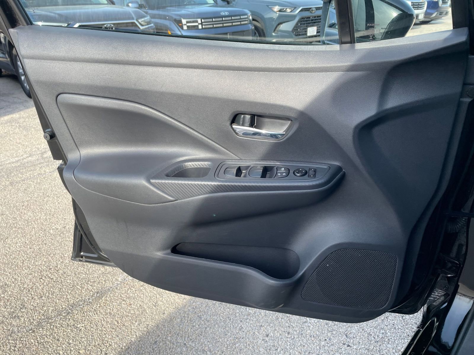 Used 2025 Nissan Versa SV w/ Trunk Package image 18