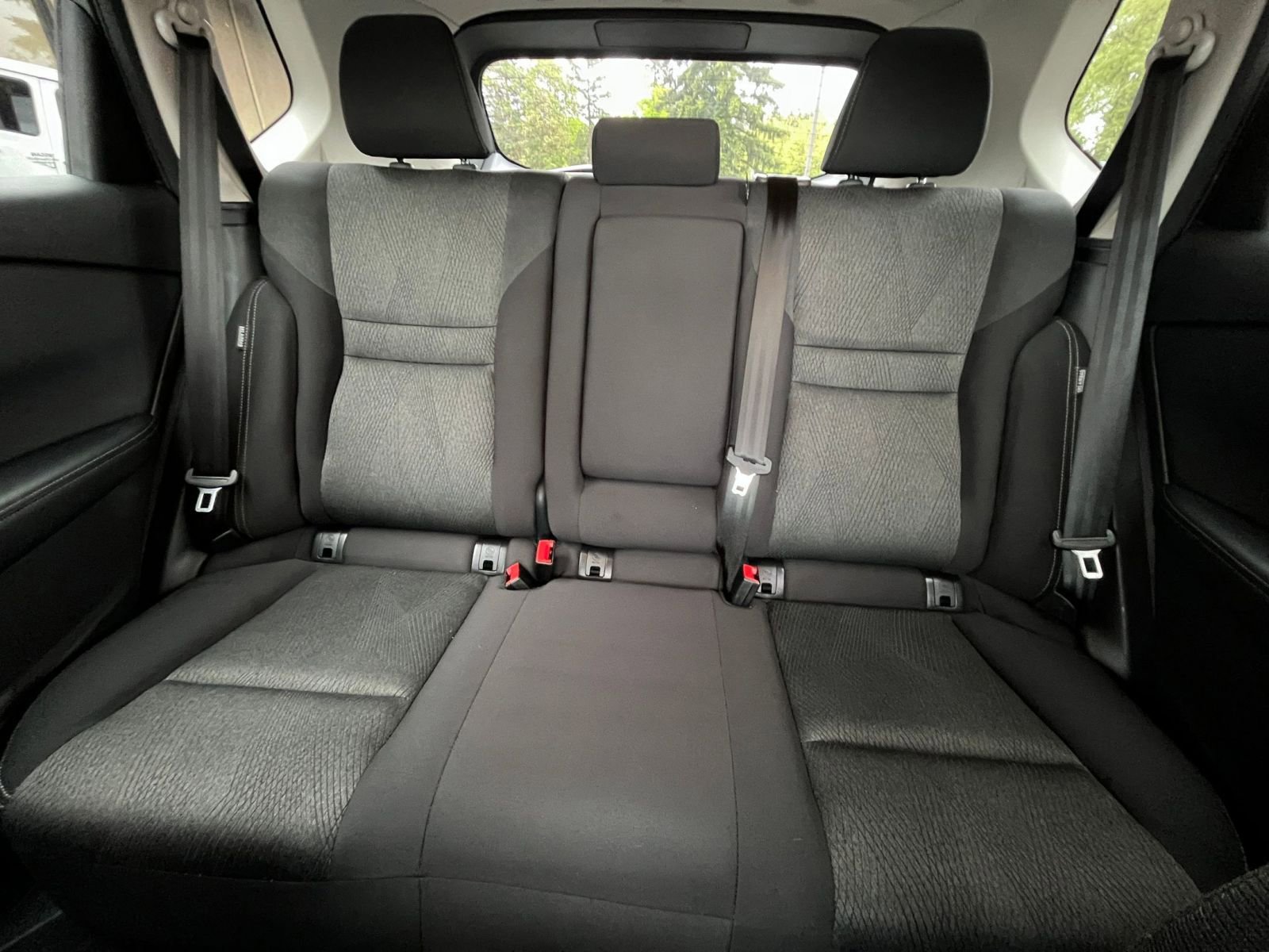Used 2025 Nissan Rogue SV FWD image 40