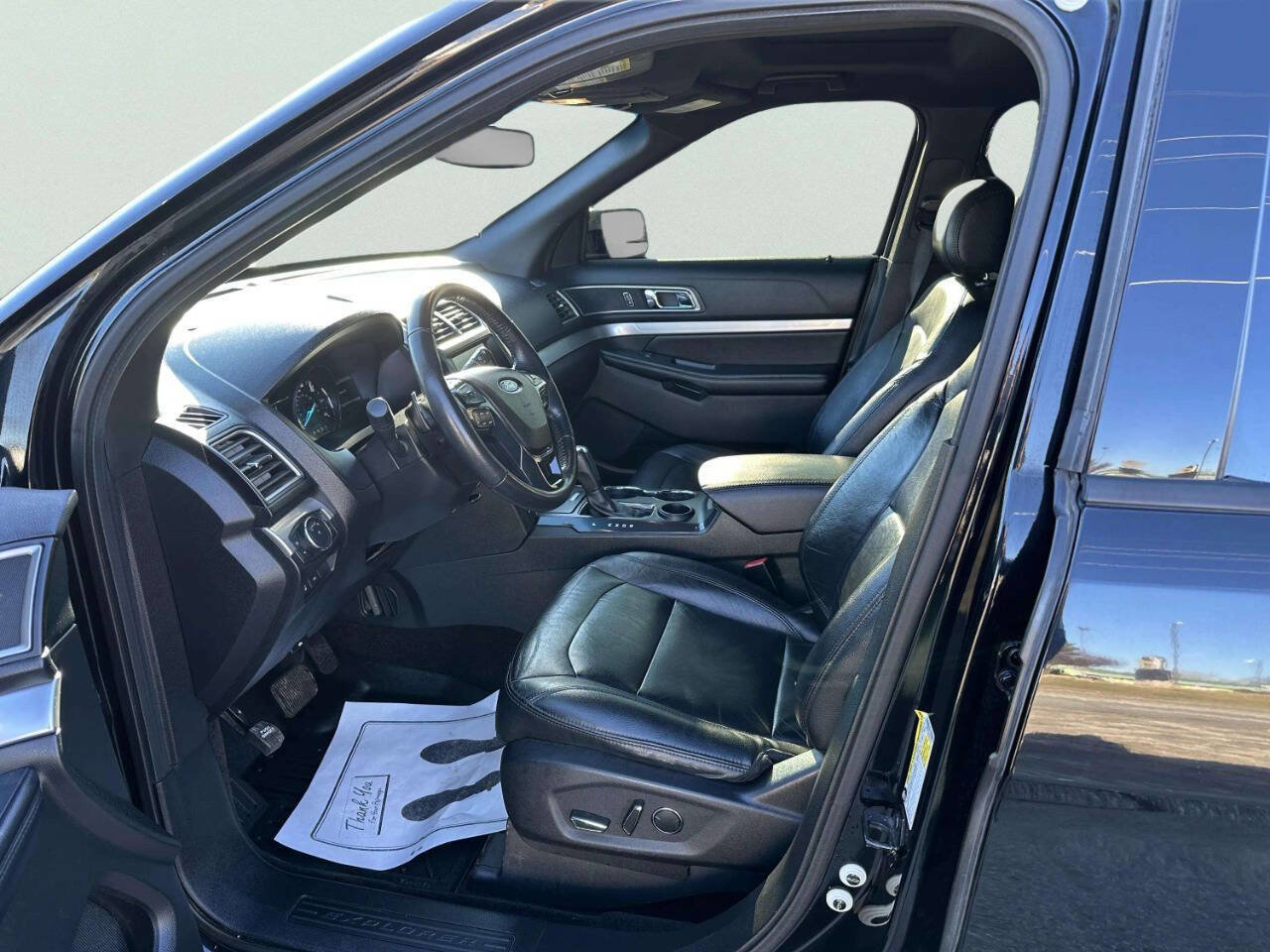 Used 2016 Ford Explorer XLT w/ Equipment Group 202A image 10