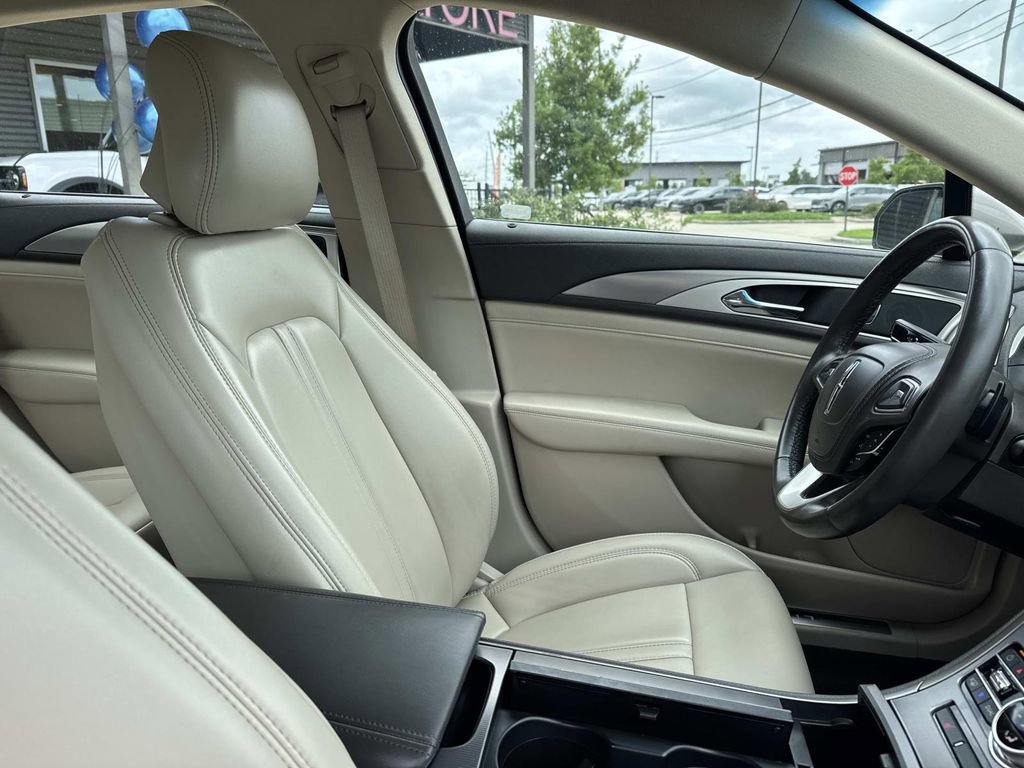 Used 2019 Lincoln MKZ Premiere FWD image 12