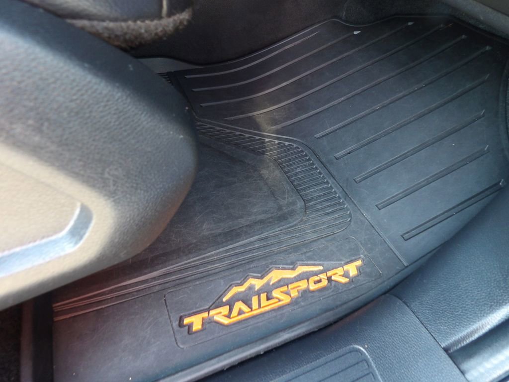 Used 2025 Honda Pilot TrailSport image 13