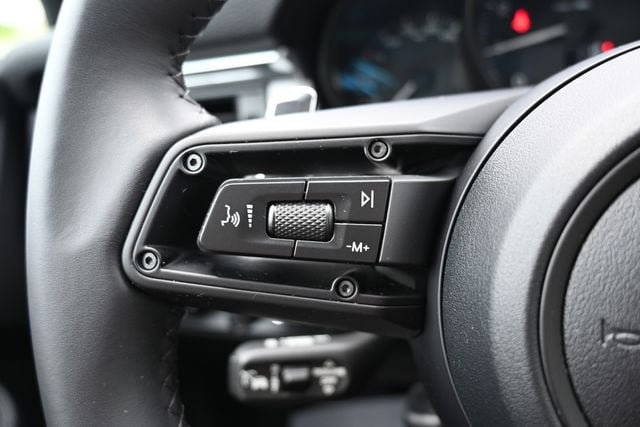 Used 2026 Porsche Macan AWD/4WD image 37