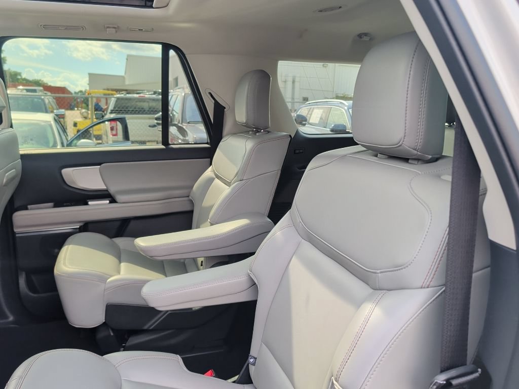 Used 2025 Ford Expedition Max Active RWD image 7