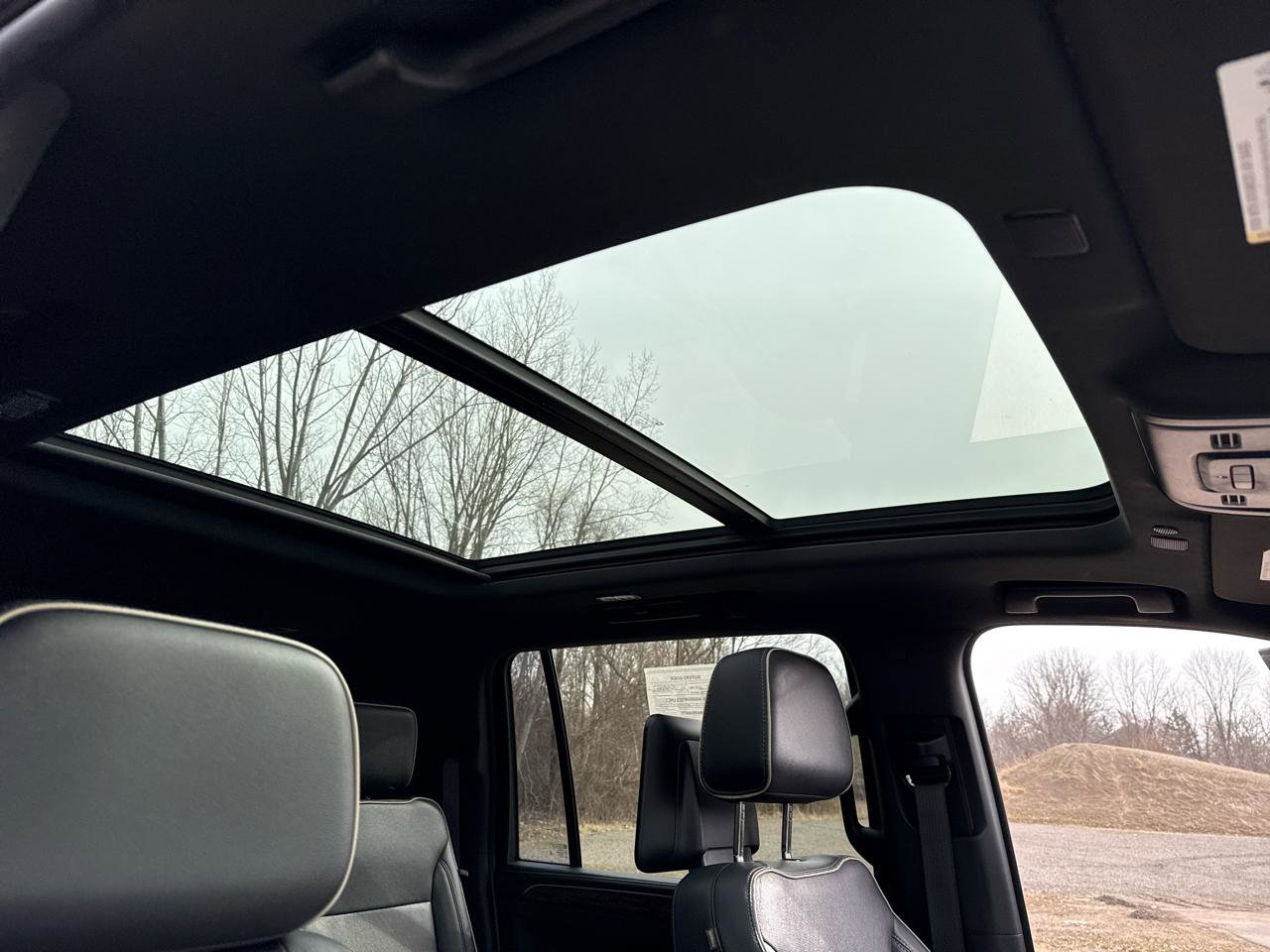 Used 2021 Chevrolet Suburban Premier w/ Premium Package image 38