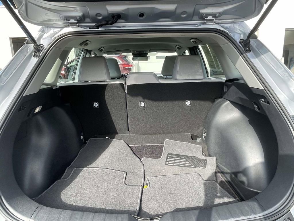 Used 2024 Toyota Corolla Cross L FWD image 11